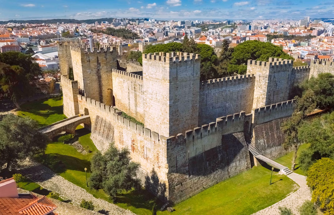 Castelo de São Jorge - Vista Principal Vista frontal do Castelo de São Jorge